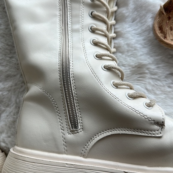 Shein boots size 5, 5.5 slipped cream used - Picture 12 of 12